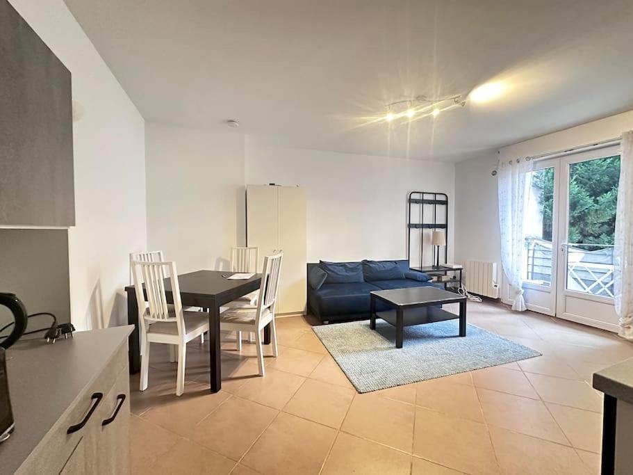 Appartement F3, 2 Chambres Ivry-sur-Seine Exterior foto